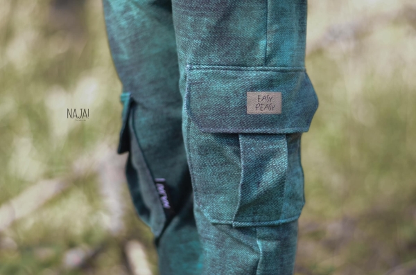 Bügelbild - Label - " EASY PEASY "  - ca. 3,2 cm x 2 cm